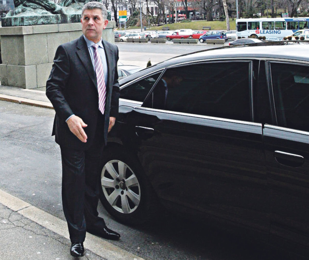 Suljo ostao bez „mečke“, Šuletu skočila plata