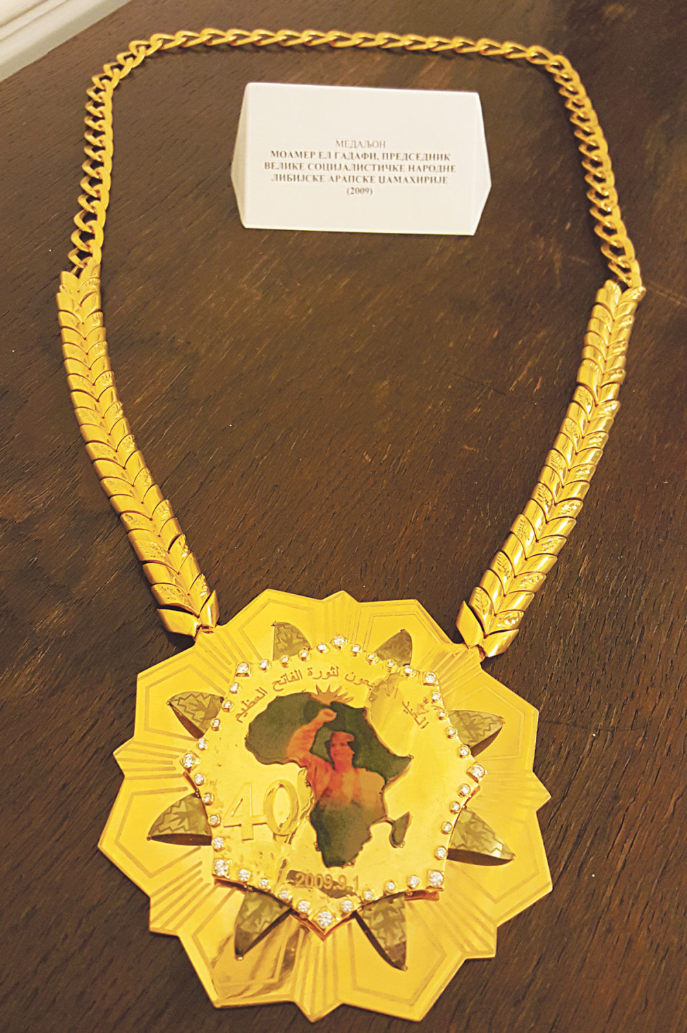 Tadić vratio Gadafijev orden!