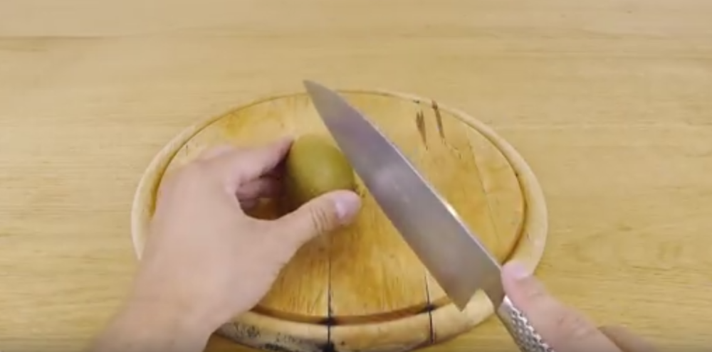 Oljuštite kivi za dve sekunde! (VIDEO)