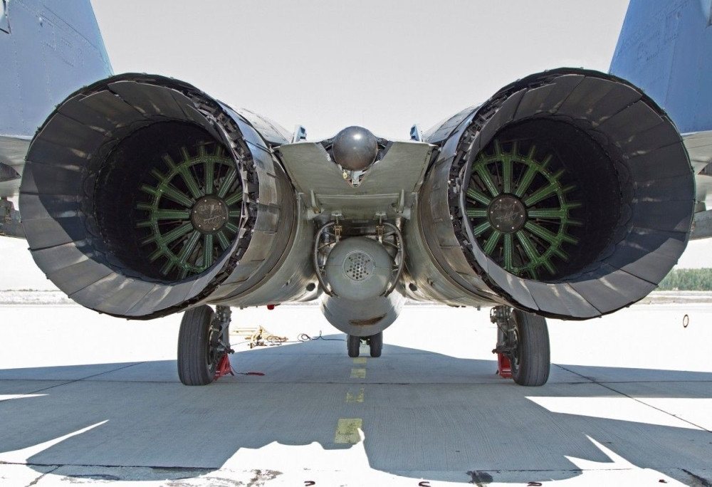 MiG-29 se zapalio pri poletanju!