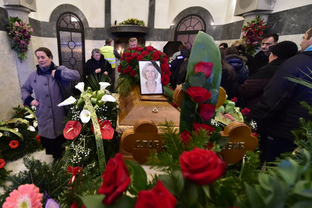 Suprug Aleksandar nemo gledao u kovčeg