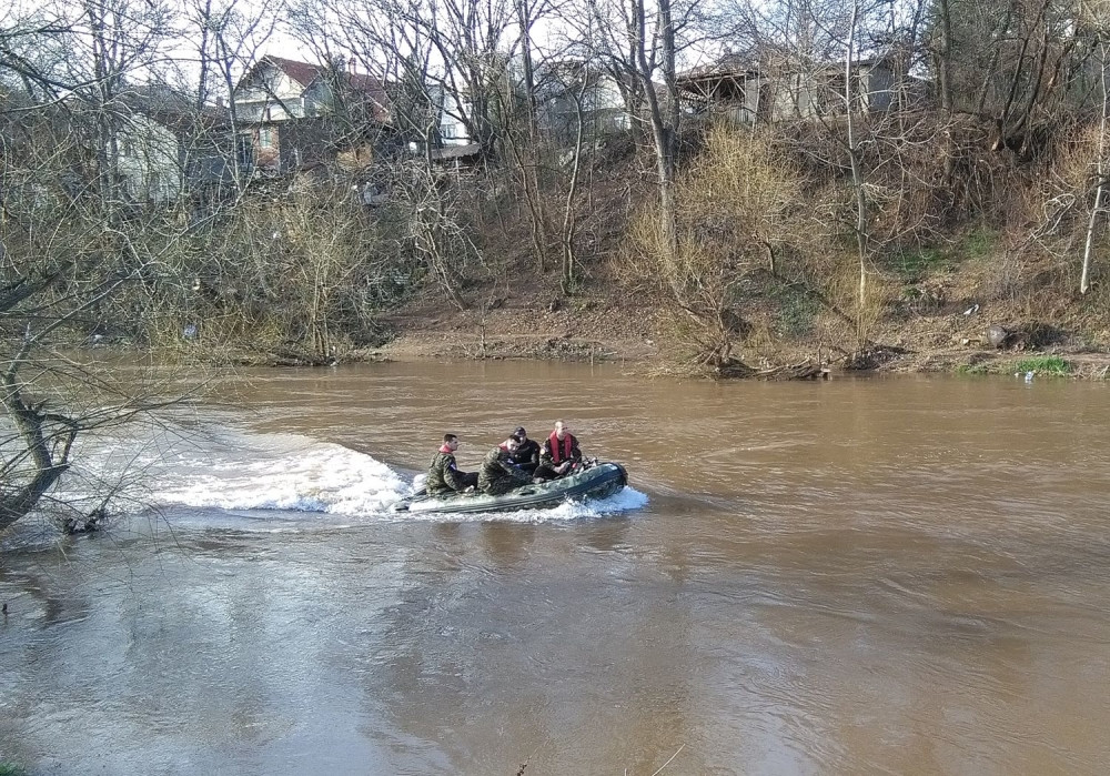 Ubila se skokom u ledenu Nišavu