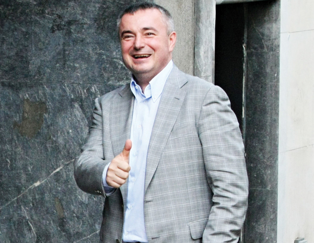 Bajatović mesečno uzme čak 57 plata!