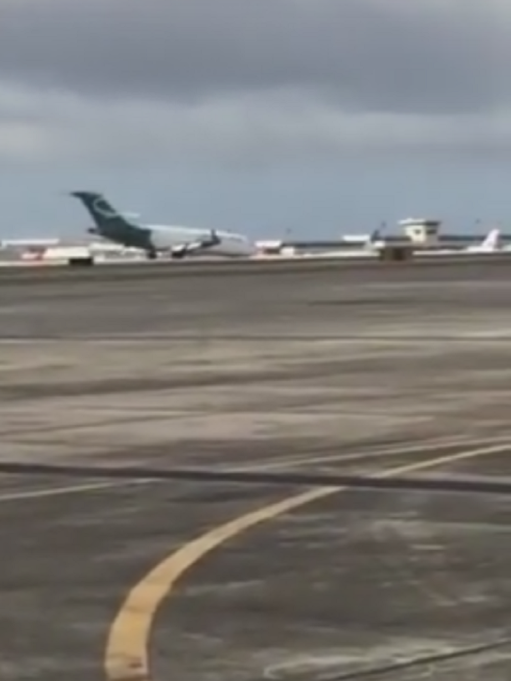 Pilot avionom sleteo na “nos”! (VIDEO)