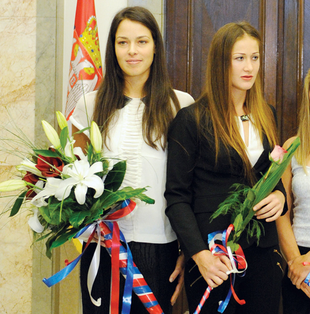 Ostavila je najveću ljubav, a onda saznala - TRUDNA JE! Zna se i pol deteta!