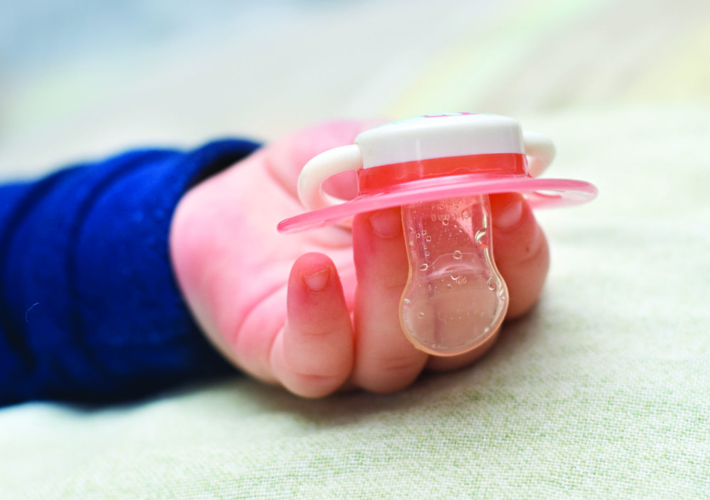 Beba se umalo ugušila cuclom!