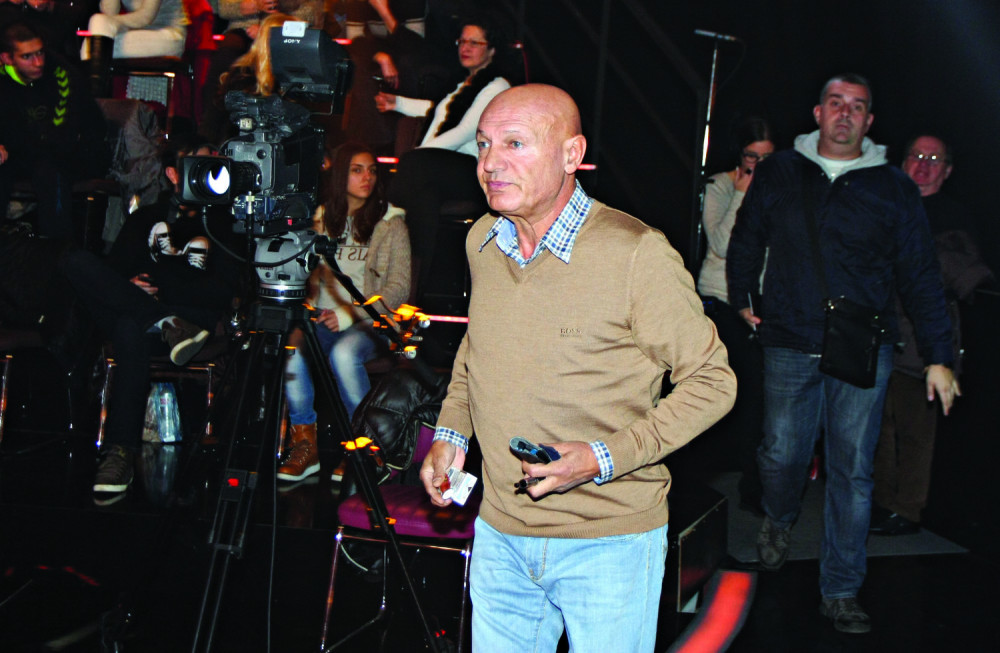 Šabana tri puta vraćali na binu!