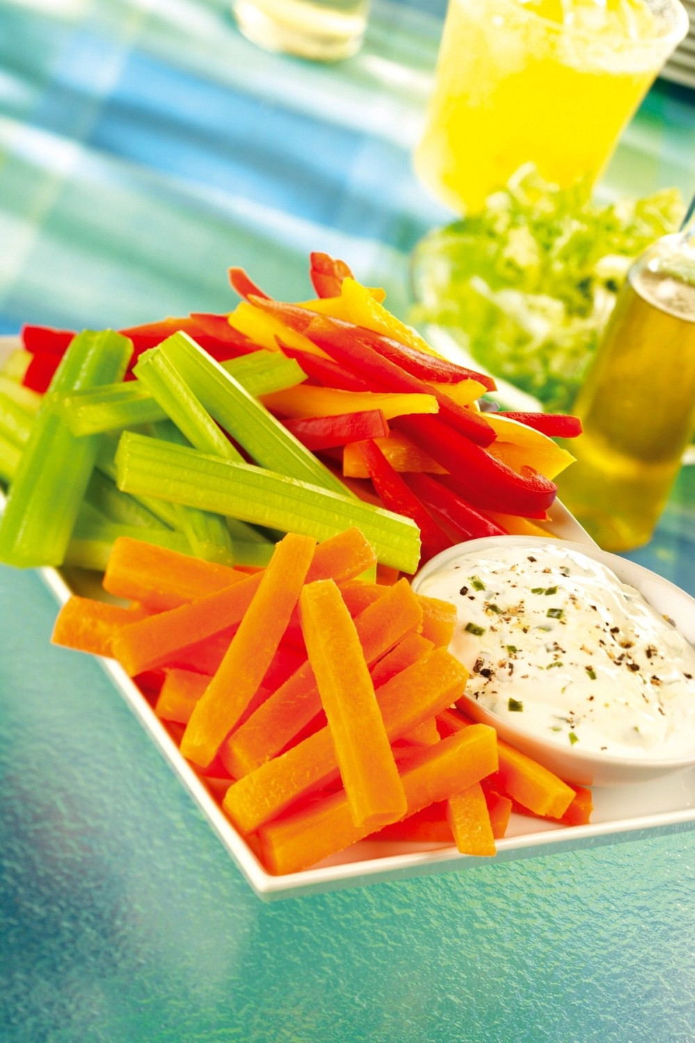 Štapići od povrća sa aromatičnim jogurtom