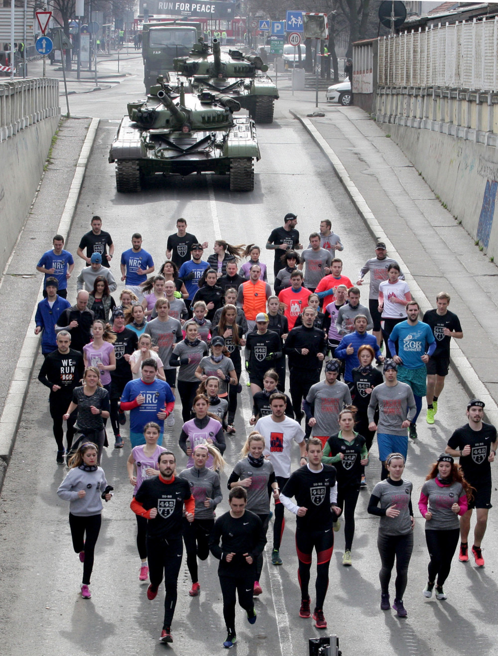 Beograđani bežali od tenkova