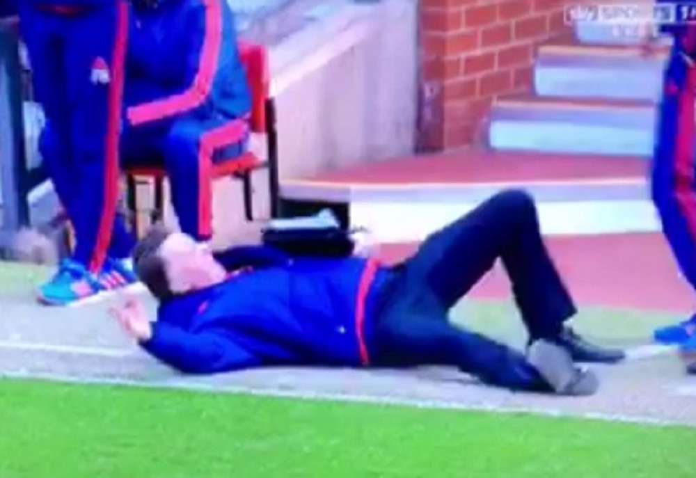 Van Gal se strmeknuo na "Old Trafordu" (VIDEO)