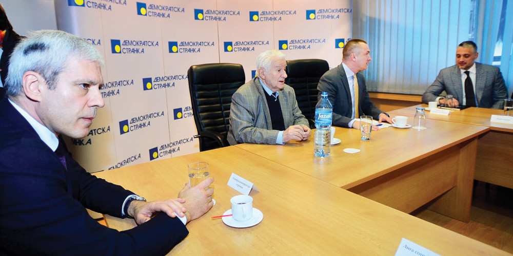 Zapad opoziciju uterao u jednu kolonu!