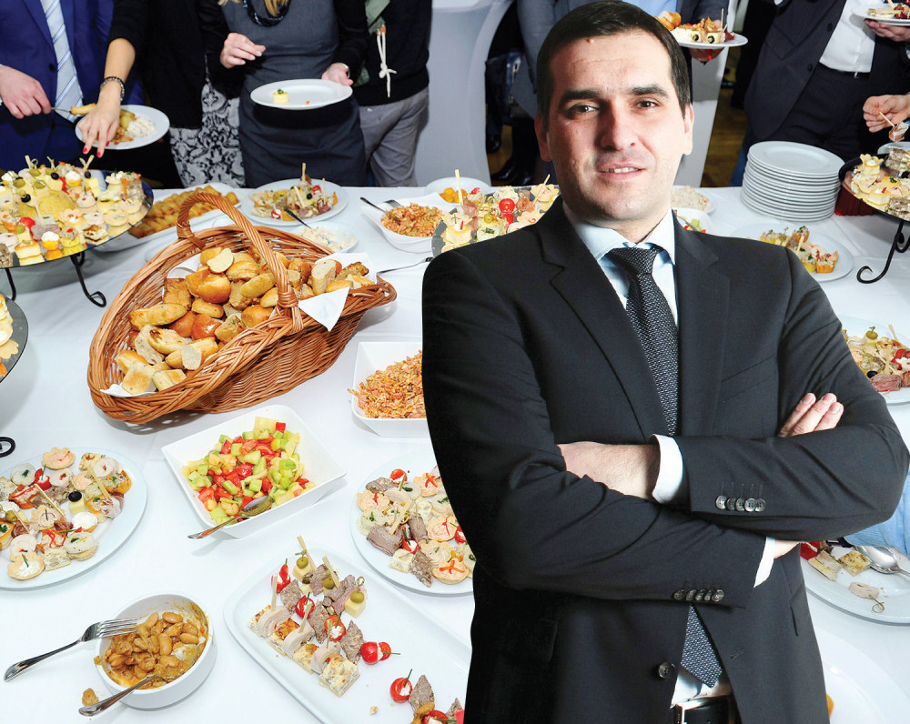 Radomir daje milione za biftek i viski!