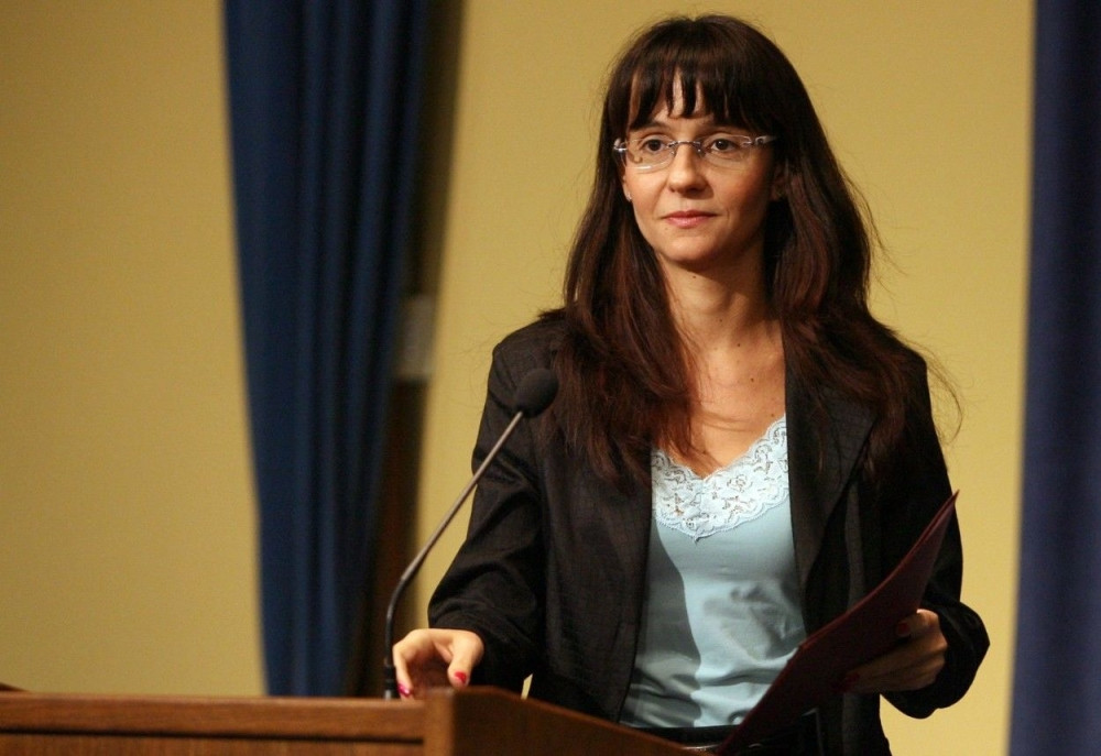 Muž bivše ministarke ne radi pet godina, a prima platu!