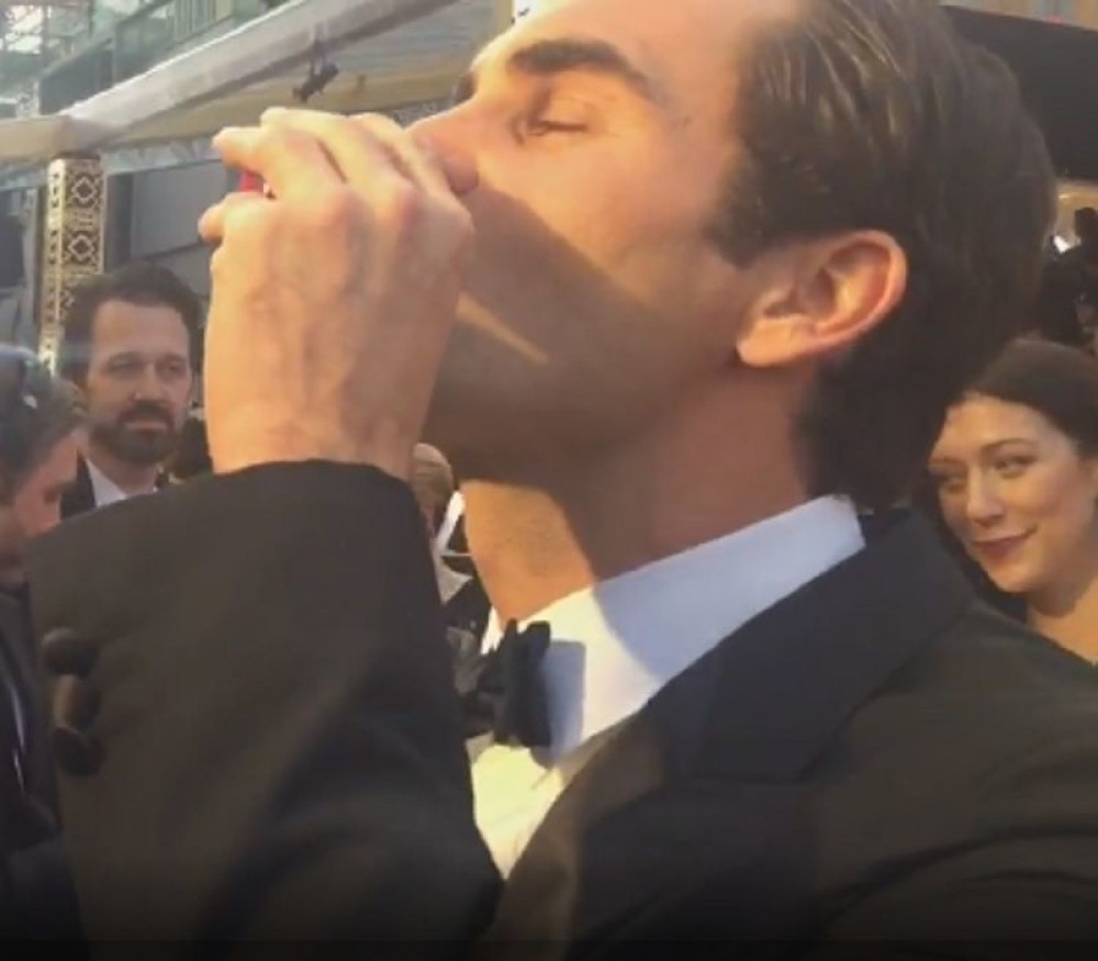 Ovako "neiskusni" Federer ispija tekilu (VIDEO)