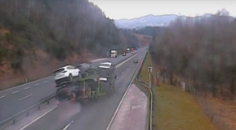 Trenutak stravičnog udesa u Sloveniji! (VIDEO)