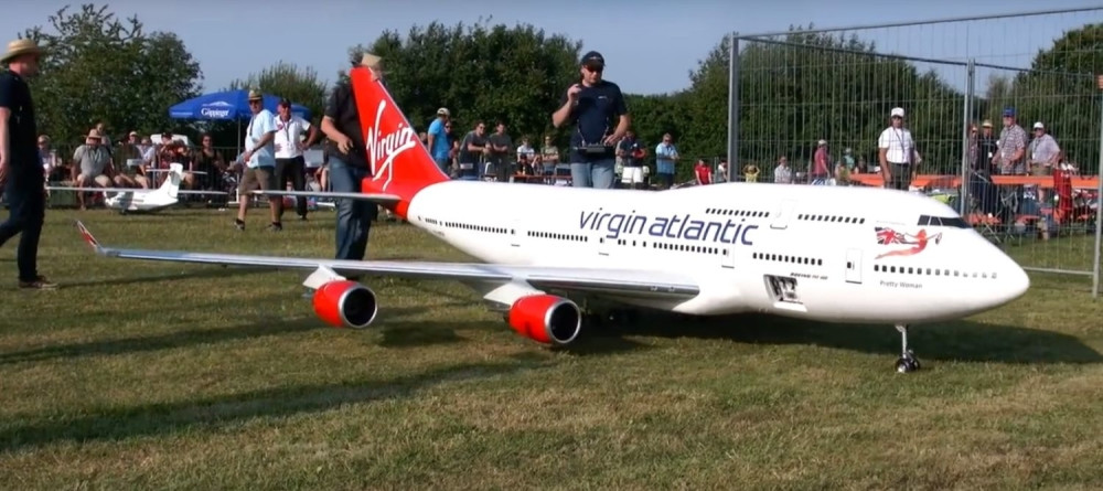 Ovo je najveći avion na daljinsko upravljanje! (VIDEO)