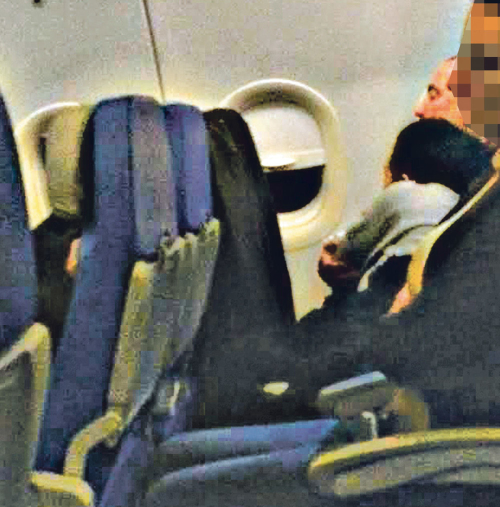Đani se mazio sa ljubavnicom u avionu (FOTO)