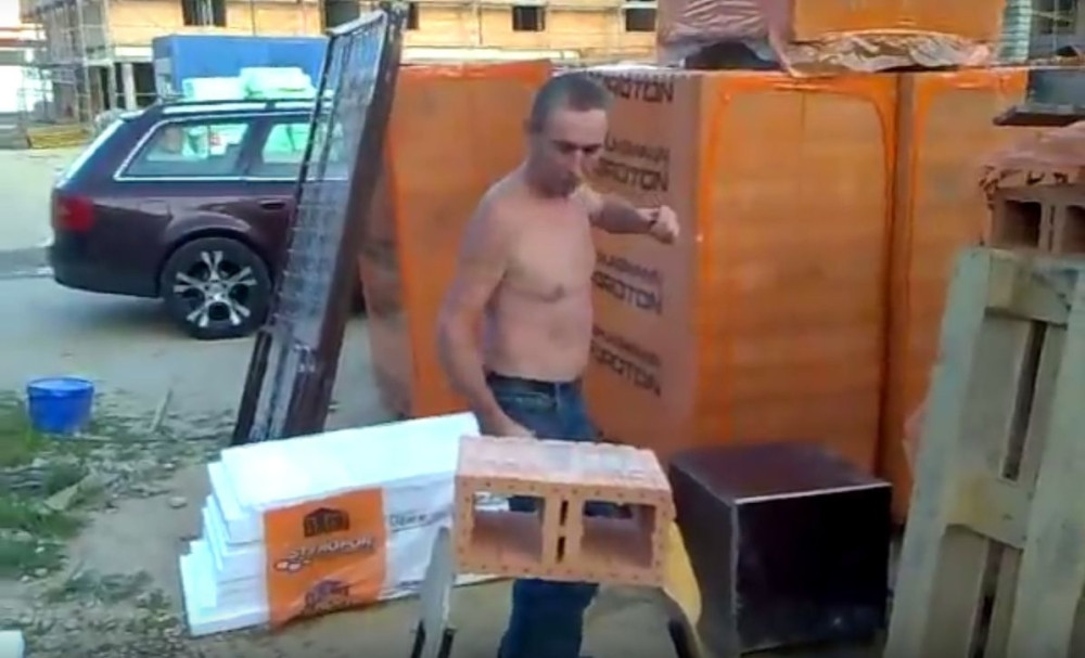 Ovaj "majstor karatea" pošteno će vas nasmejati (VIDEO)