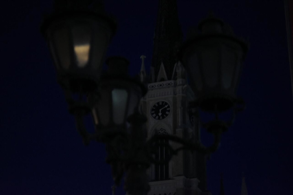 Novi Sad bio u mraku sat vremena (FOTO)