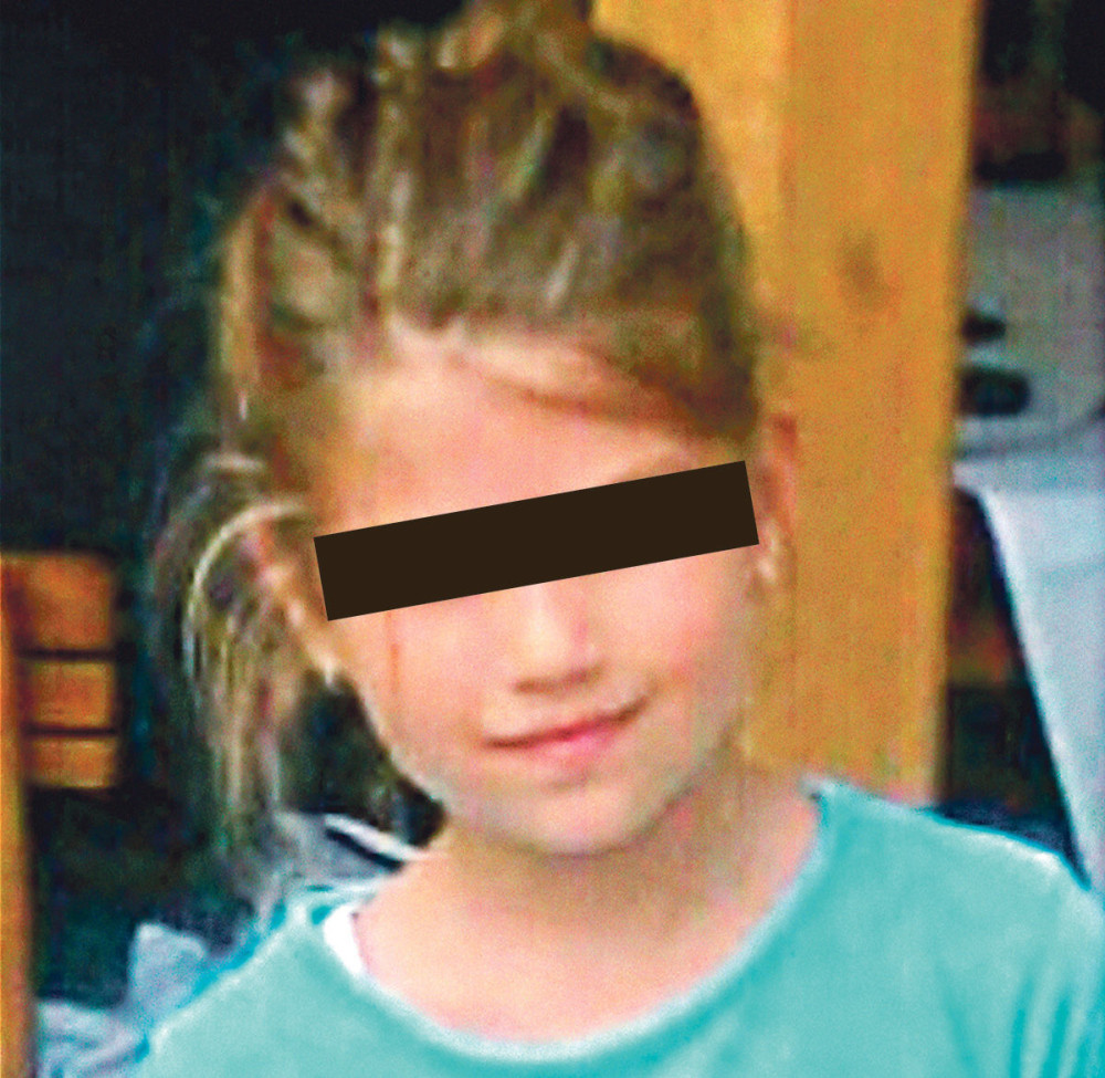 Četiri minuta kablom davila ćerku (8), pa se obesila!