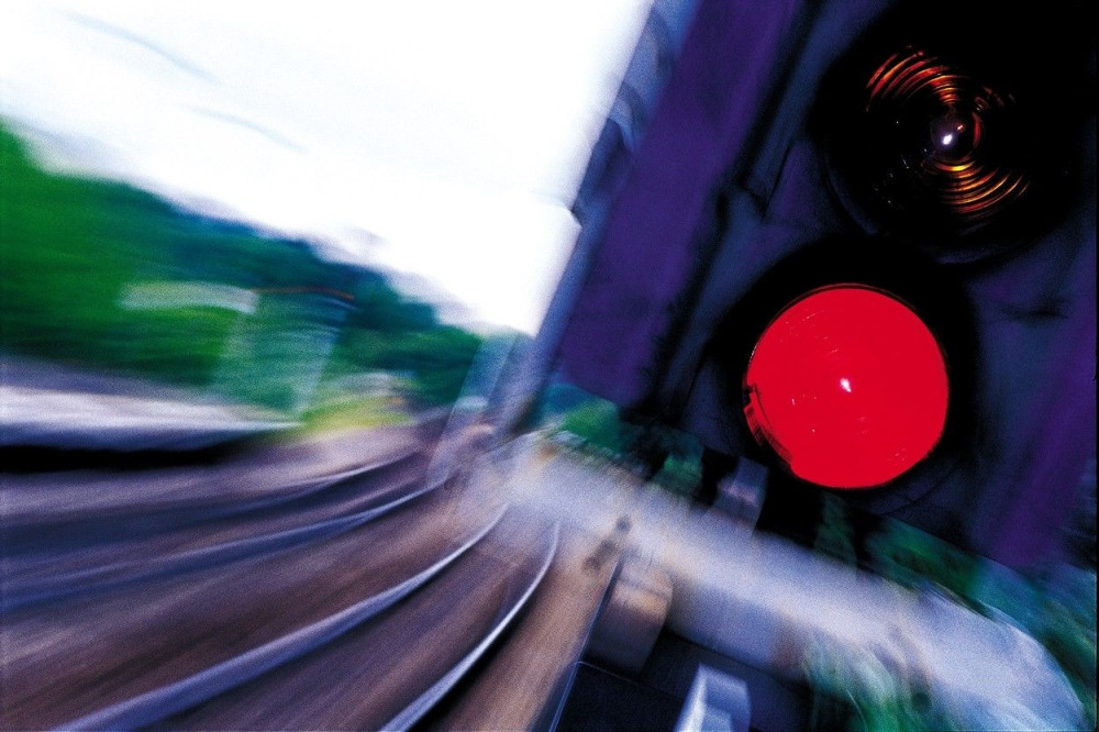 Mašinovođa zaustavio voz jer je završio smenu!?