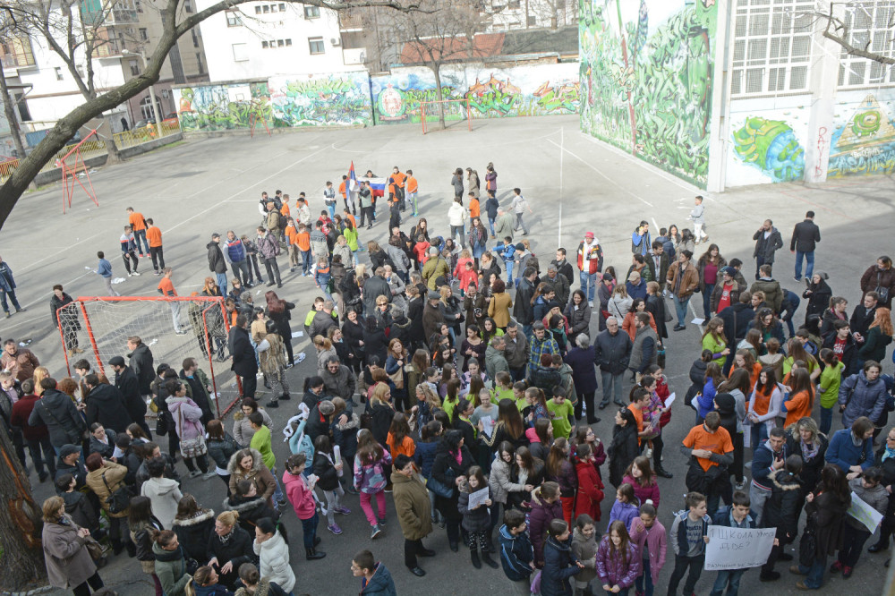 Mali, ne zatvaraj nam školu!