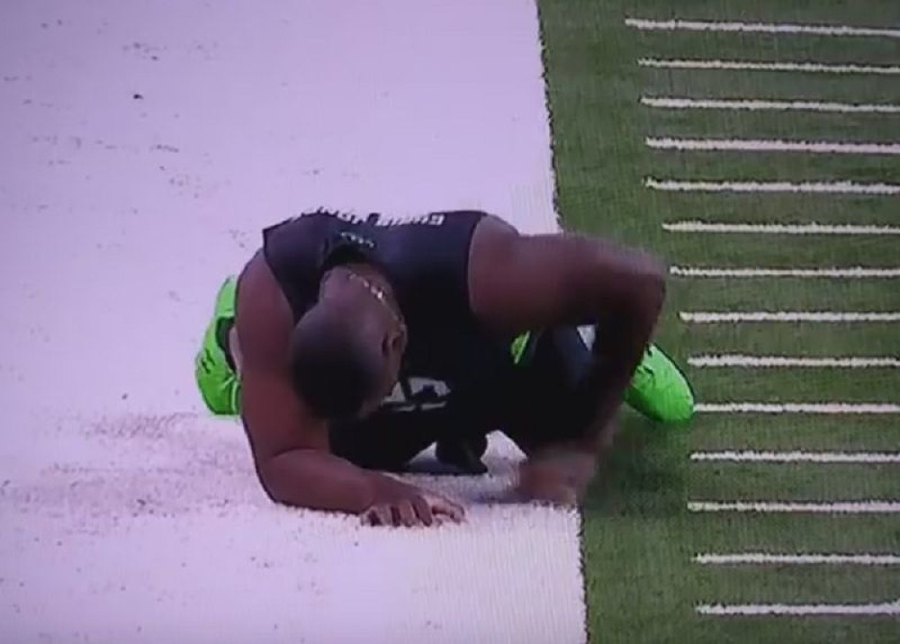 Ispao mu penis prilikom pada na stazi (VIDEO)