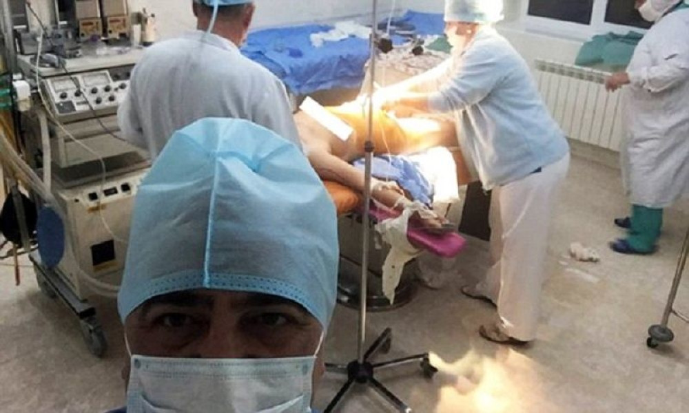 Doktor poslao selfi sa porođaja! (FOTO)