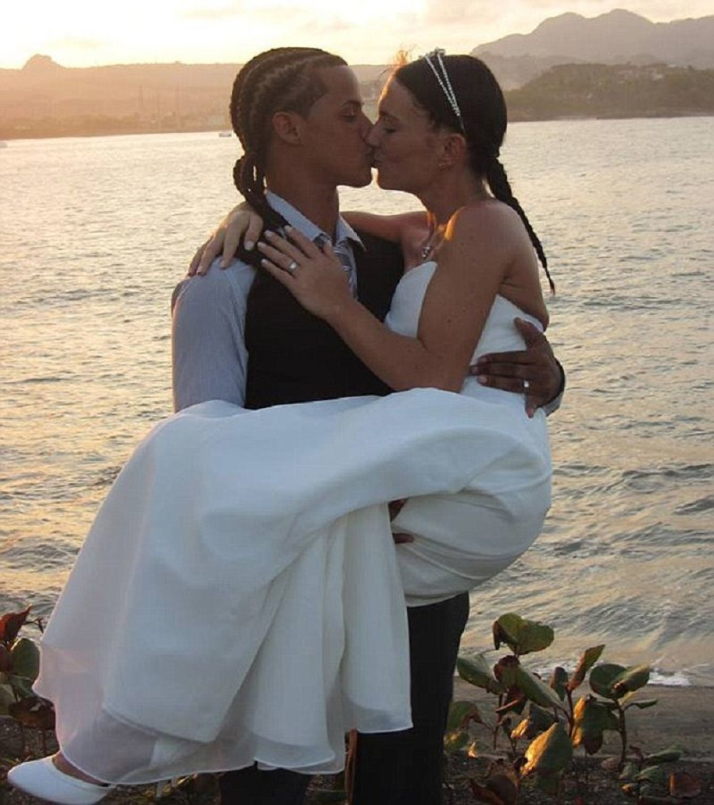 Ženio drugu dok mu se devojka porađala! (FOTO)