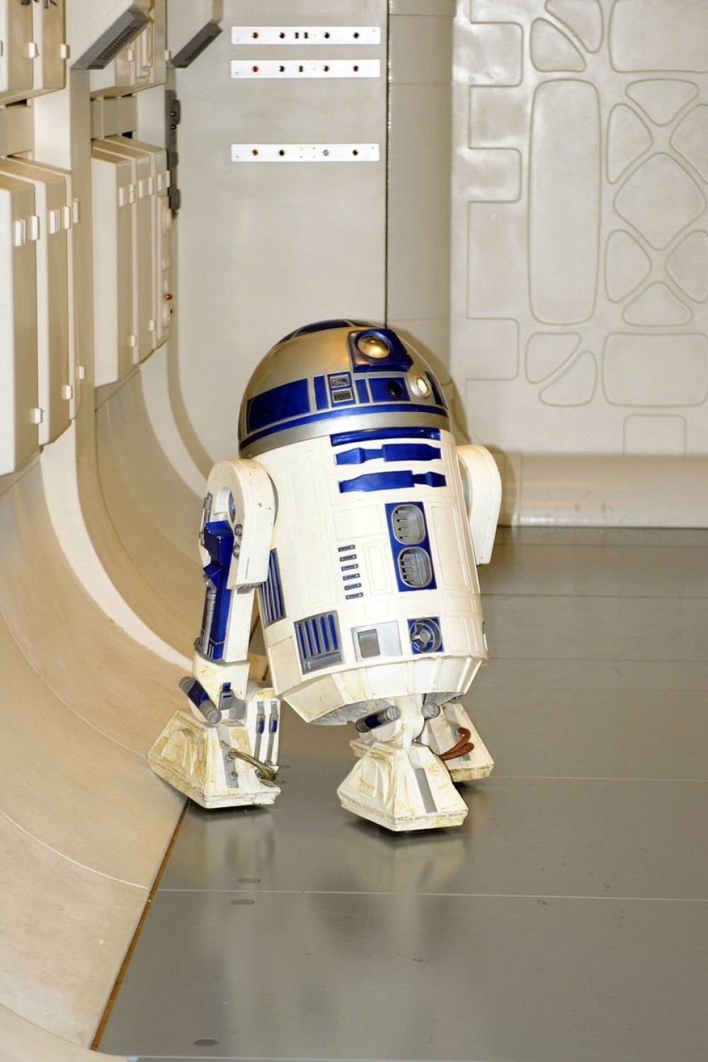 Robot-hemičar dolazi i SPASAVA SVET!