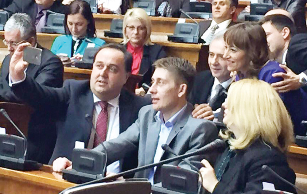 Oproštajni selfi iz Skupštine!