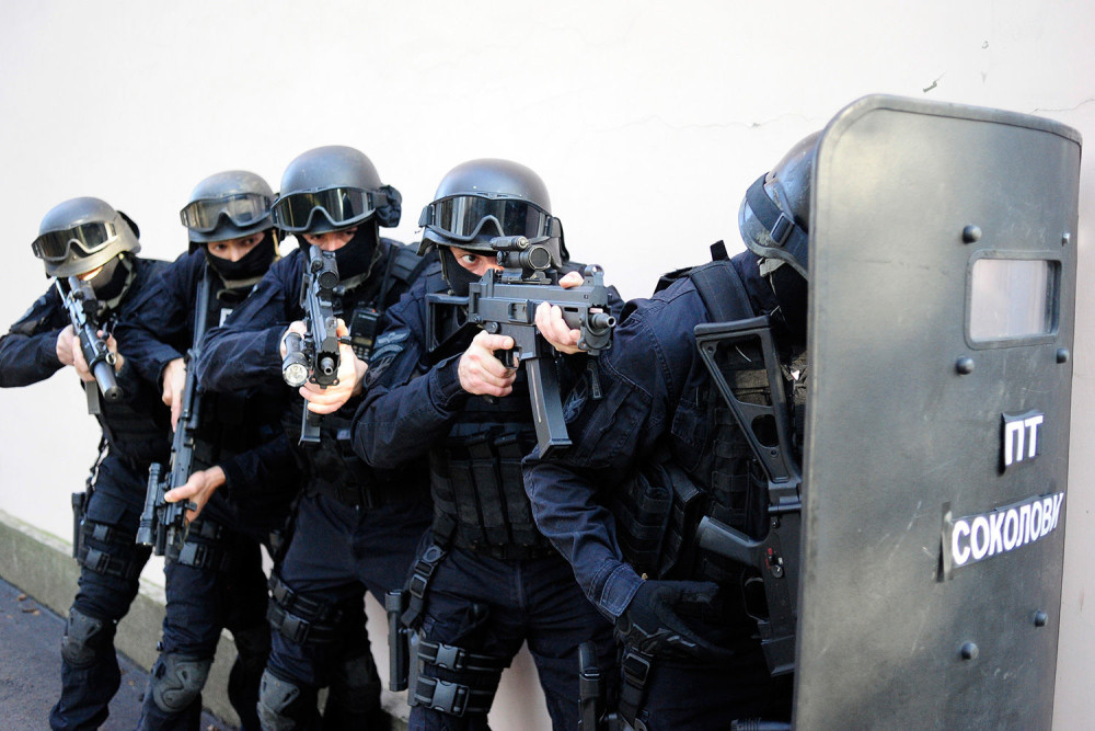 Albanci prete da će da dignu zgradu suda u vazduh