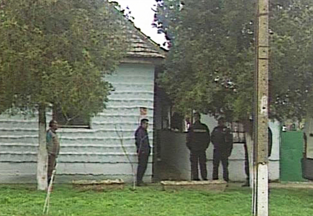 Oca našli obešenog, a majku smrskane lobanje!