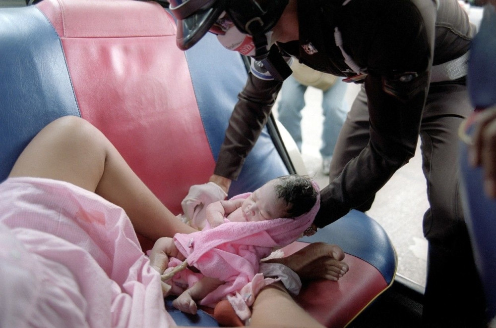 Nišlijka se porodila u taksiju!