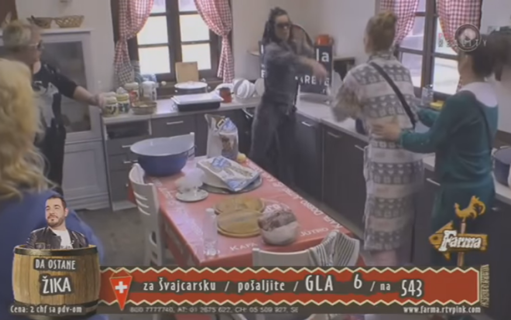 Kristina polila Dušicu šamponom! (VIDEO)