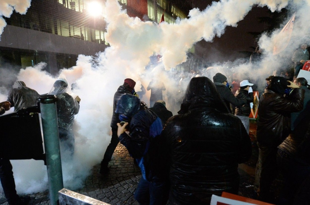 Policija ponovo ispalila suzavac na demonstrante