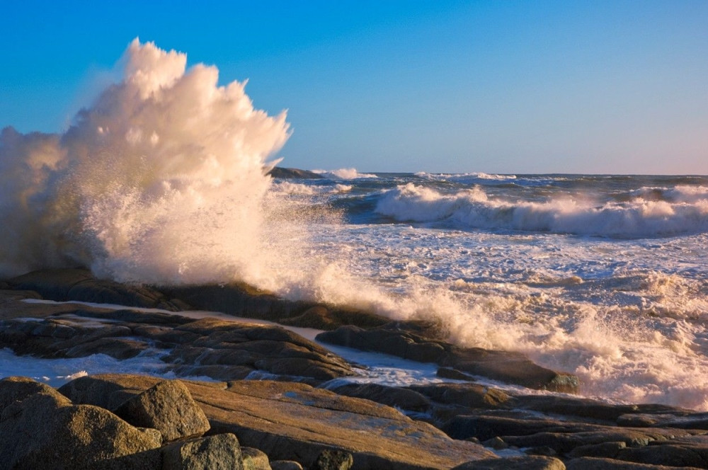 Nevreme pogodilo Istru! Nestali surferi, potraga odložena zbog talasa od 7 metara! (FOTO)