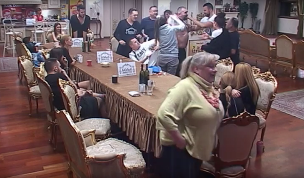 Mikija cepali zbog rođenja sina (VIDEO)