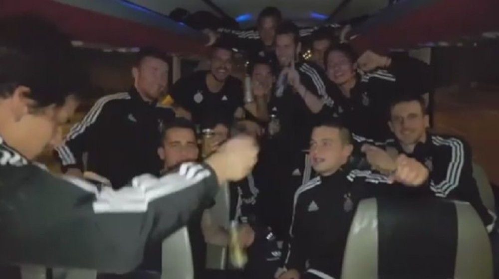 Ovako fudbaleri Partizana proslavljaju pobedu u Nišu (VIDEO)