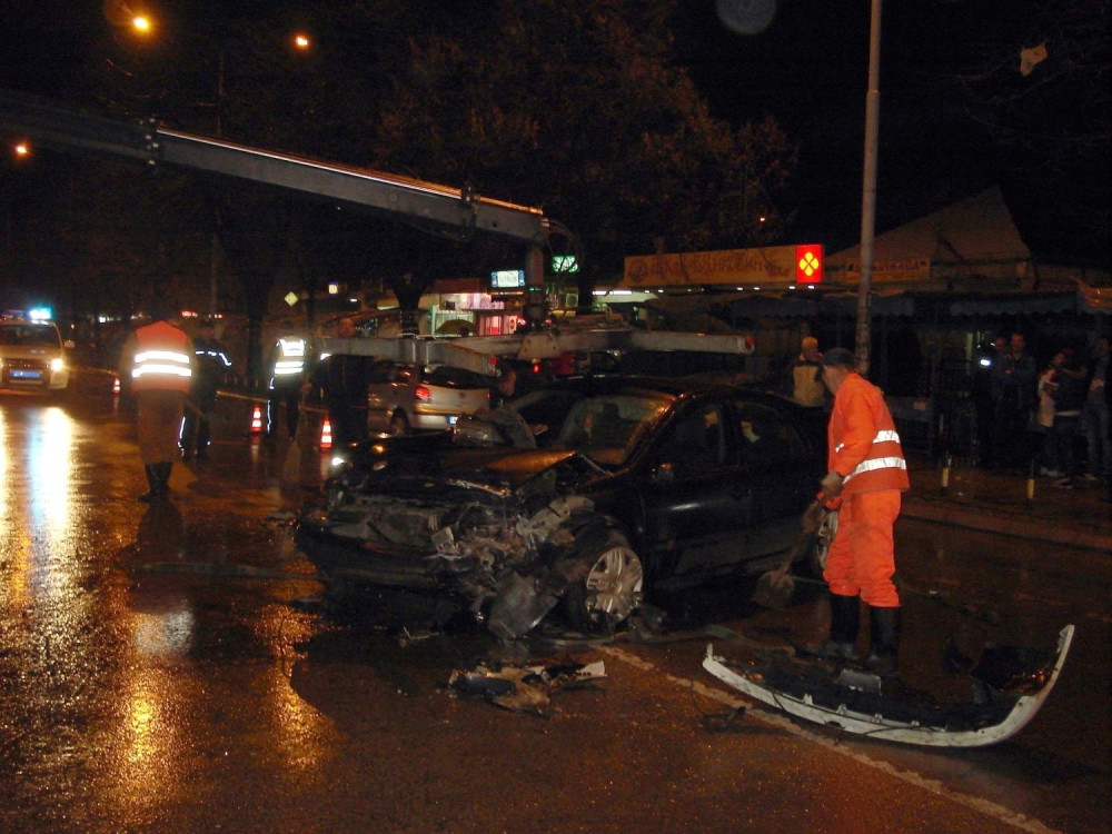 Dete i dvoje odraslih povređeni u sudaru (FOTO)