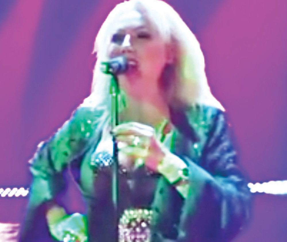 Lepa Brena bacila fanove u trans!