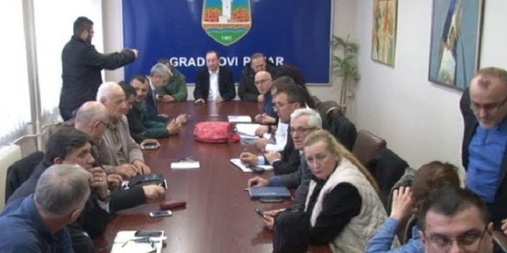 Voda se povlači, škole neće raditi u utorak