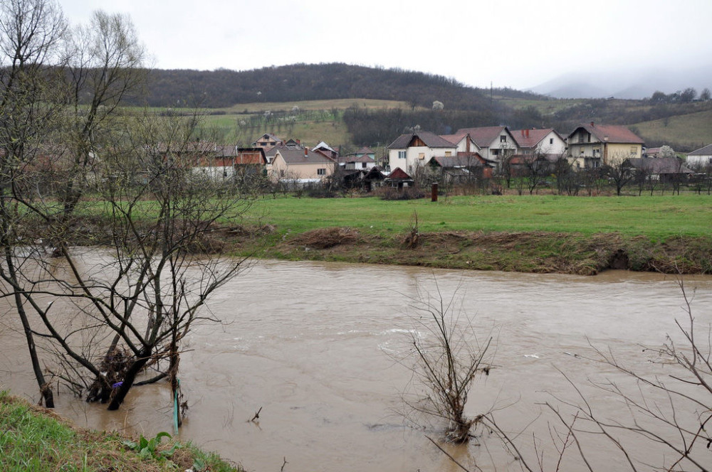 Izašao da baci smeće, sin ga zatekao mrtvog