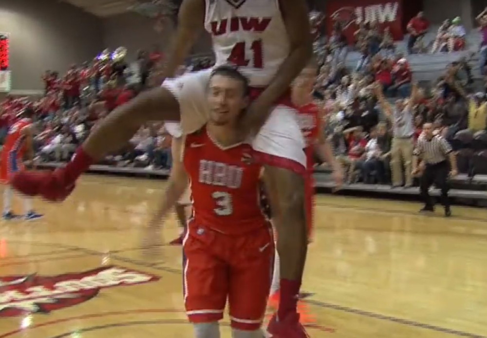 Pobedničko jahanje posle zakucavanja (VIDEO)