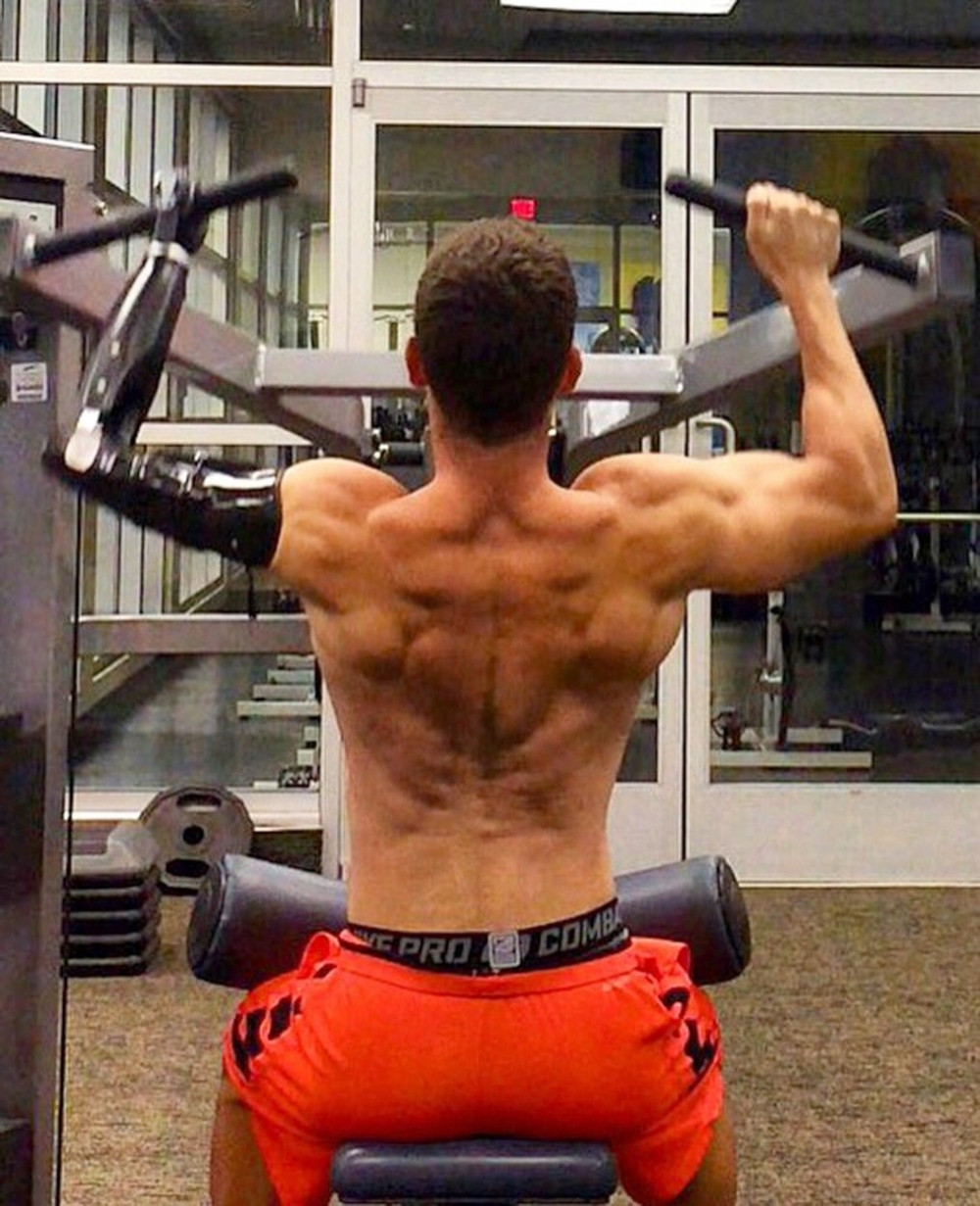 Bodibilder sa jednom rukom! (FOTO+VIDEO)