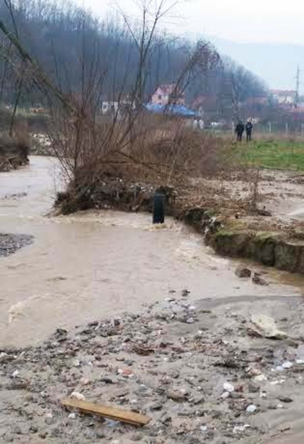 Nabujala reka preti da poplavi izvorište pijaće vode