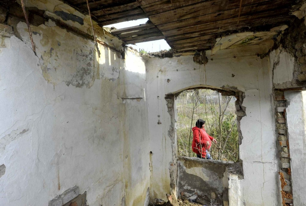 Devojčica propala kroz tavan i poginula