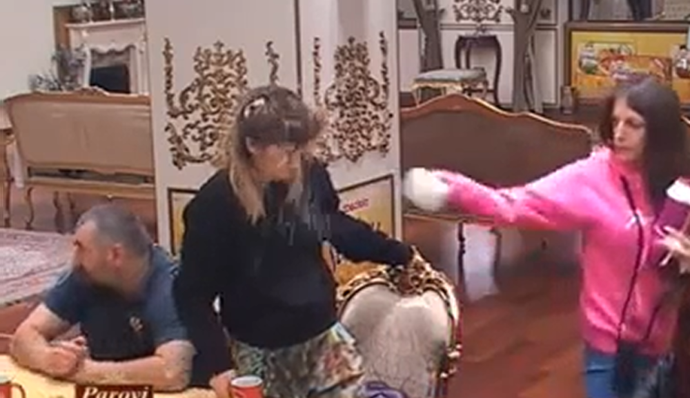 Polivanje u "Parovima"! (VIDEO)