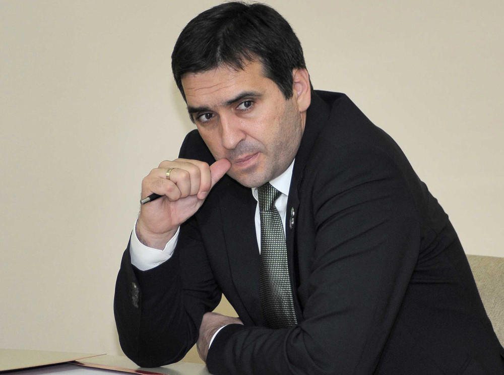 Tomin sin glasao za Vučića!