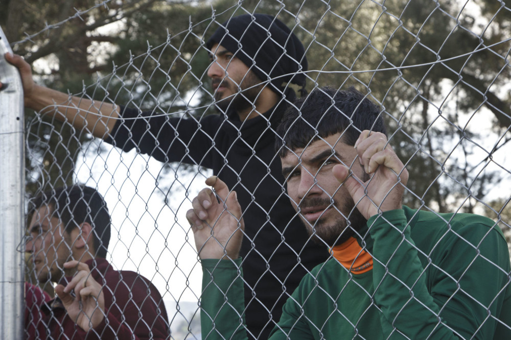 Čak 16.000 izbeglica u blatu